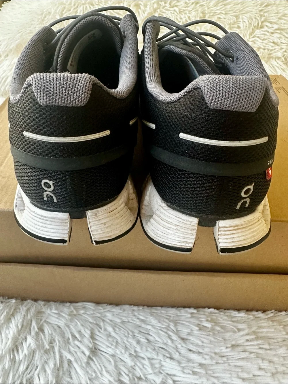 ON RUNNING Cloud Women’s Size 9 Black White Running Walking Athletic Sneakers